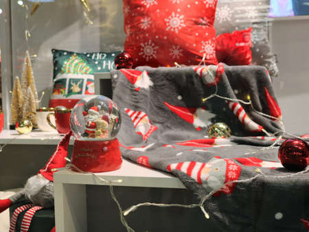 Maykop, Adygea, Russia - December 14, 2021: a glass showcase with a presented option for decorating a room in New Year's and Christmas style, festive winter design elements for interior decorのeditorial素材