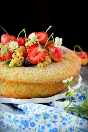 sponge cake with berries on the tableclothの写真素材