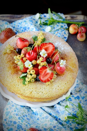 sponge cake with berries on the tableclothの写真素材