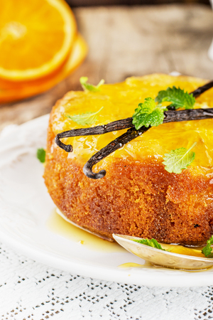 orange cake upside down with honey and vanilla. selective Focusの写真素材