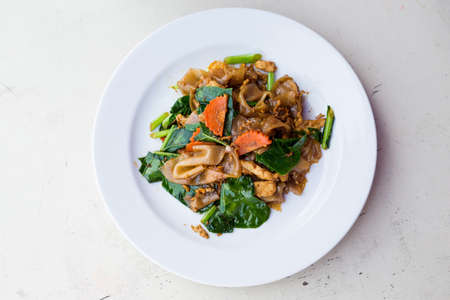 Fresh fried wide rice noodle with kale, carrot, chilli and chicken fillet. Traditional thai cuisine.の写真素材