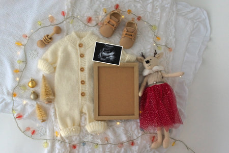 Mockup baby. Pregnancy announcement. Tablet Mockup for baby shower invitation. Concept of the baby announcement. view from above. copyspace.の写真素材