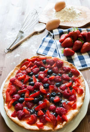 Fruite cake with berriesの写真素材