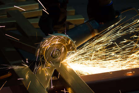 sharpening and cutting of iron by abrasive disk machine