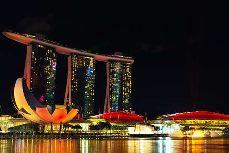Singapore, Singapore - 15 January 2016: Landscape of Marina Bay hotel, bridge, museum and financial district at nightのeditorial素材