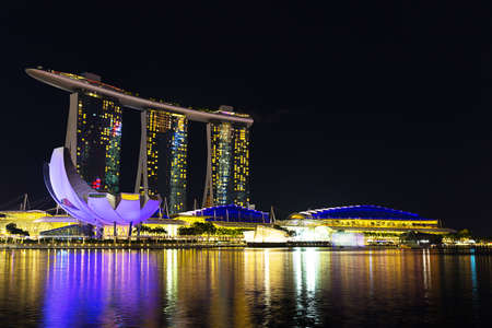 Singapore, Singapore - 15 January 2016: Landscape of Marina Bay hotel, bridge, museum and financial district at nightのeditorial素材