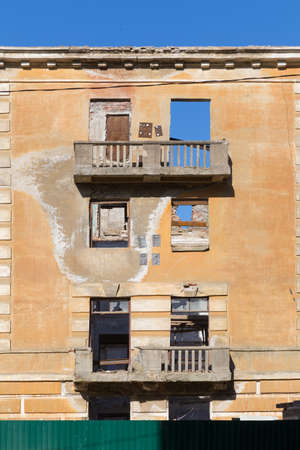 Russia, Saint-Petersburg - 15 May 2016: Abandoned building - broken tenement apartment house in daylightのeditorial素材