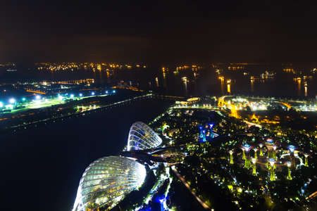 Singapore, Singapore - 15 January 2016: Landscape of The Supertree at Gardens by the Bay in Marina Bay evening lightsのeditorial素材
