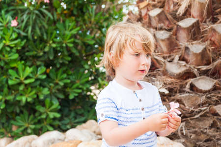 Outdoor portrait of a cute toddler boyの写真素材