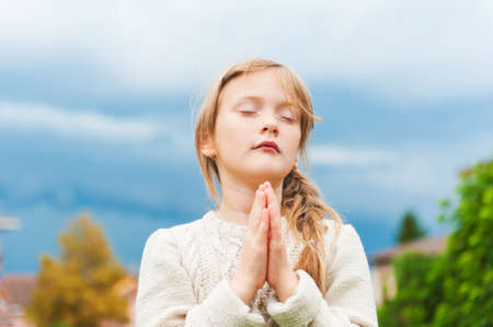 Cute little girl prayingの写真素材