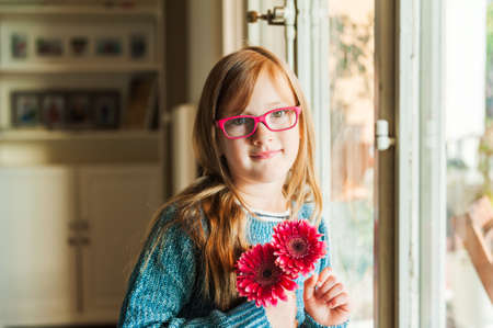 Close up portrait of a red hair child girl in glassesの写真素材