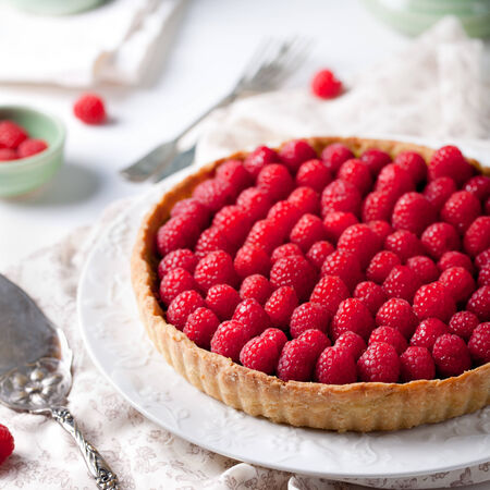 Fresh raspberry and pistachio cream tartの写真素材