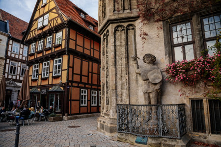 Quedlinburg, Saxony-Anhalt, Germany, 28 October 2022: Historic gothic townhall or Rathaus with Roland statue in Market Square, vintage colored timber frame houses in medieval town at sunny autumn dayのeditorial素材