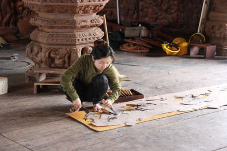 Workers in the process of working in the Temples of Truth in Pattayaのeditorial素材