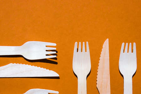 Eco friendly fast food containers. Wooden forks and knives. Eco friendly disposable tableware. Used in fast food, restaurants, takeaways, picnics. No plastic zero wasteの写真素材
