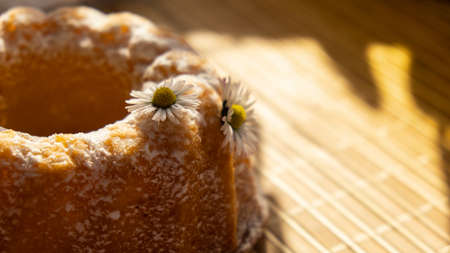 Cupcake decorated chamomile flower In the rustic style. Authentic photo. Easter concept greeting card background. Sun rays Homemade baked concept. Summer, Spring time recipeの写真素材