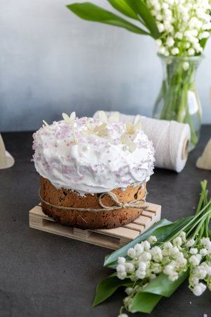 Traditional tasty sugar glazed Easter cake with decoration fresh flowers Easter eggs. Happy Easter Holidays greeting card still lifeの写真素材