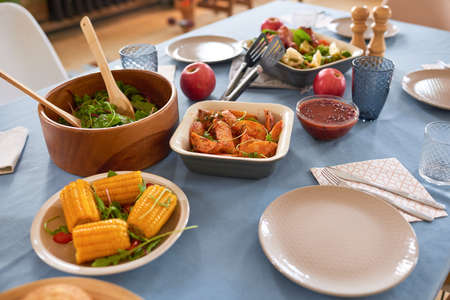 Close-up of vegetable salad in bowl with appetizers on dinner tableの写真素材