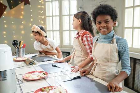 調理実習の写真素材 イラスト素材 ストックフォトのamanaimages Plus