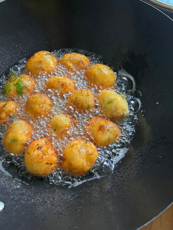 fish meatballs, frying fish meatballs, wok with oil, recorded wok, frying meatballs in a wok, hot oilの写真素材