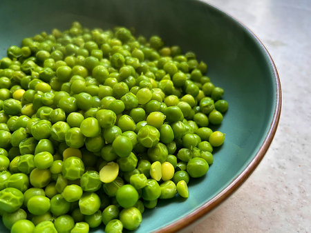 Green peas in a bowl, young green peas, plate with hot cooked peas, garden harvest, summer vegetablesの写真素材