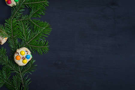 Christmas card. Space for text. Christmas tree on a black wooden background with sweets and biscuits. The original idea of ??Christmas. New Year. top view blank space for text Christmas. Copy Space.の写真素材