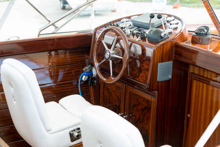 Instrument panel and steering wheel of a motor boat