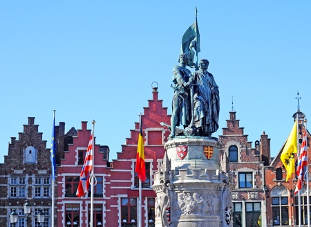 Statue of Jan Breydel and Pieter De Coninck, heroes of the battle of the spurs, 1302, Bruges, Unesco world inheritanceのeditorial素材