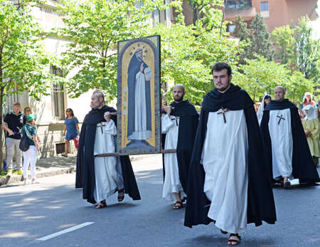 LEGNANO, ITALY - MAY 28, 2017: Dressed up volunteer actors at the annual pageant connected with the palio since 1935, a recall of the battle of Legnano on May 29th 1176のeditorial素材