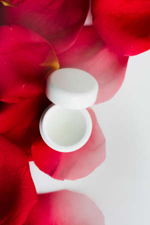 beauty cream jar and rose petals - cosmetics with flowers styled concept, elegant visualsの写真素材