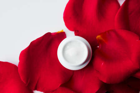 beauty cream jar and rose petals - cosmetics with flowers styled concept, elegant visualsの写真素材