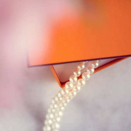 Chic pearl jewellery in a present box - Valentine's day ideas, luxury shopping and holiday inspiration concept. The perfect gift for herの写真素材