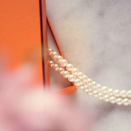 Chic pearl jewellery in a present box - Valentine's day ideas, luxury shopping and holiday inspiration concept. The perfect gift for herの写真素材