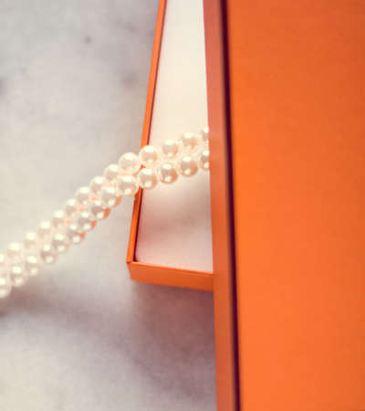 Chic pearl jewellery in a present box - Valentine's day ideas, luxury shopping and holiday inspiration concept. The perfect gift for herの写真素材