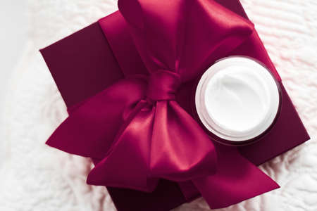 Cosmetic branding, moisturizing emulsion and facial care concept - Luxury face cream for sensitive skin and maroon holiday gift box, spa cosmetics and natural skincare beauty brand productの写真素材