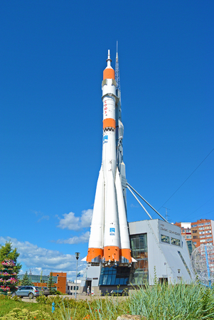 SAMARA, RUSSIA - 9. AUGUST 2017: Soyuz rocket in the entrance of the Space Museumのeditorial素材