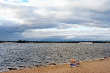 Samara, city beach on the shores of the Volga River in anticipation of thunderstorm, beautiful cumulus clouds before rainの写真素材