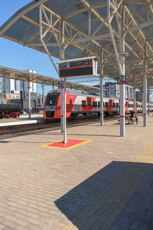 Kaliningrad, Russia - may 11, 2021: electronical display board with time of arriving and platform number in Kaliningradのeditorial素材
