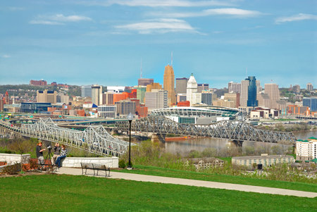 Aerial view of Downtown Cincinnati and the bridges crossing the Ohio River from Kentucky to Ohio.   Photographed from Devou Park, which has a commanding view of downtown Covington, Kentucky and Cincinnati, Ohio. の写真素材