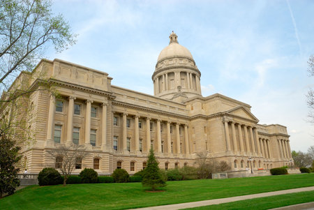 Kentucky State Capitol Building in Frankfort, Kentucky, USA.Dedicated in 1910 and built at a cost of $1,820,000, the capitol building is designed in the Beaux Arts style. The exterior displays an elaborate terrace on a Vermont granite base and a facade fの写真素材