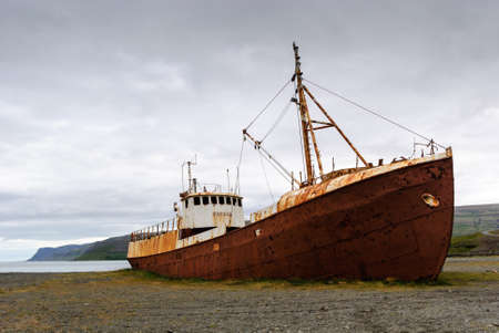 ship wrack icelandの写真素材