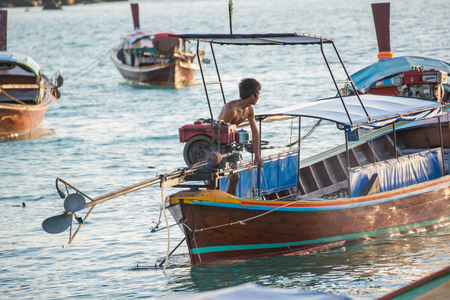 Koh Lipe,Thailand - November 29,2014 :  Unidentified villager prepare boat for launch tourist around Lipe islandのeditorial素材