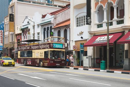 Singapore - March 19,2016 : The Original Tour Singapore Sightseeing city bus tour in chinatown on March 19,2016.のeditorial素材