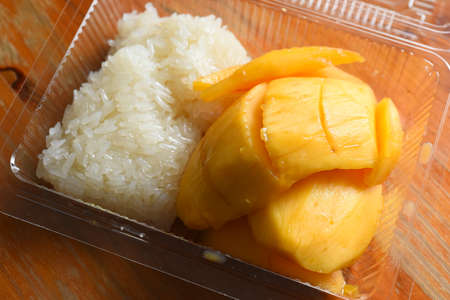 Ripe mango with sticky rice in a plastic boxの写真素材