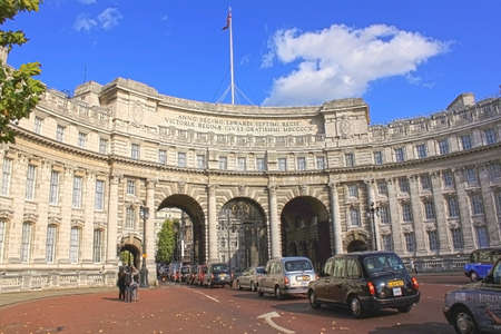 London - CIRCA OCTOBER 2011  Admiralty Arch, seen from The Mallのeditorial素材