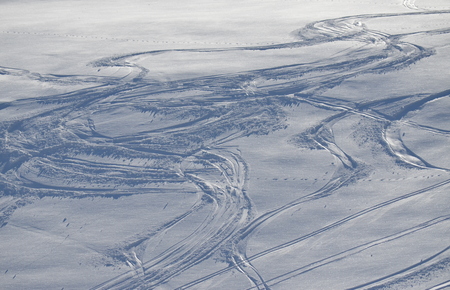 Curvy ski prints in the snowの写真素材