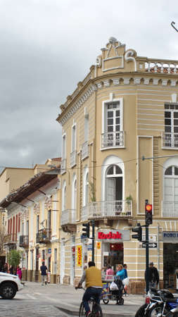 Building on a corner in the Old Town, Cuenca, Ecuadorのeditorial素材