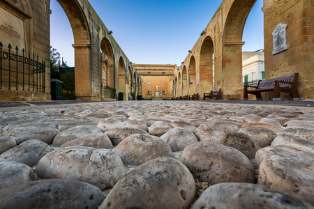 Cobbled Walkway in Upper Barrakka Gardens in Valletta, Maltaのeditorial素材