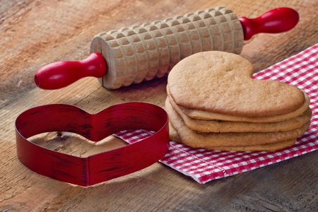 Homemade gingerbread cookies in heart shape and wooden rustic backgroundの写真素材