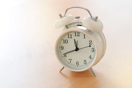 Retro alarm clock on tableの写真素材